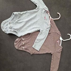 2 Carters long sleeve onesies 3 months like new brown and gray